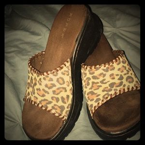 Roper leopard wedge sandal